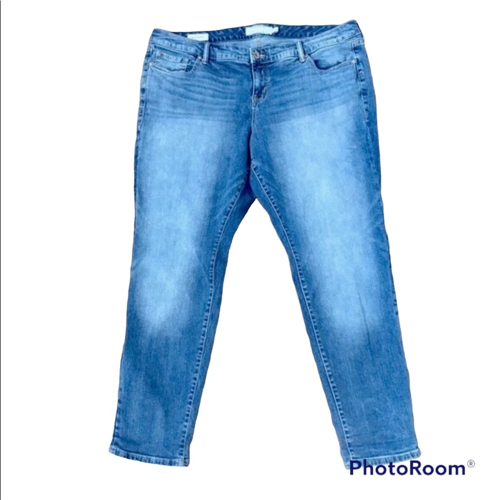Torrid Boyfriend Jeans Size 20R Medium Wash Distressed Look Plus Size Denim